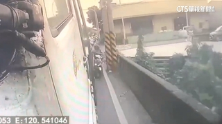 彰化騎士疑閃車撞電桿　又遭貨車夾擊昏迷送醫