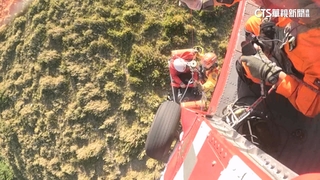 4山友跌倒.高山症無法行走　空勤2黑鷹直升機救人