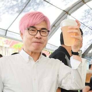 BLACKPINK週末降臨高雄　陳其邁換「粉髮」應援　網嗨翻：太帥了