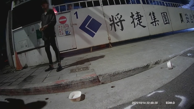 吸食強力膠當街「脫褲猥褻」　法官訊後裁定請回 | 華視新聞