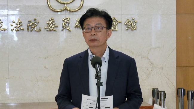 烏山頭水庫光電板傳言不斷　郭國文告發謝龍介：造謠 | 華視新聞