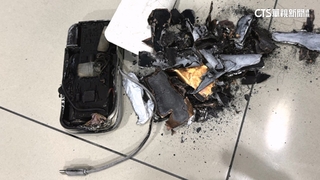 網咖打遊戲「行動電源突爆炸」　補教師：不敢再用