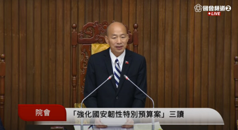 韌性特別預算三讀通過！　「普發1萬」確定11月上旬開始發放