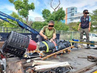 不滿農業部禁養令　飼主將鱷魚丟立院門口！動保處緊急應變