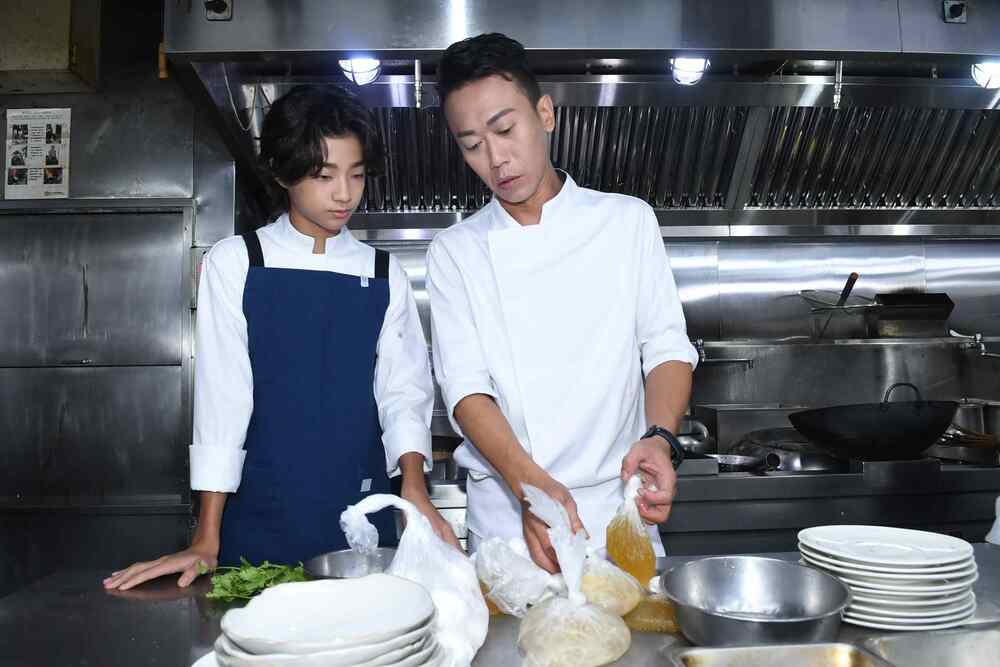 最強料理生存戰開打！林予晞開嗆安心亞「星廚之戰」「哭假的」 | 白潤音和主廚余鑫源搭檔料理