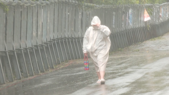 沒停班課！民怨「淡水命不是命」　議員稱「出不出門自己可以決定！」引眾怒 | 華視新聞