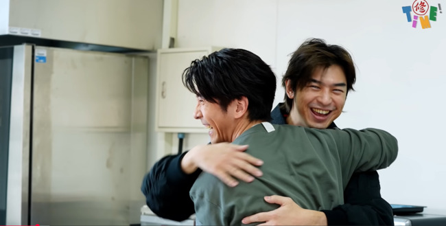 修杰楷開頻道首集邀陳柏霖　兩人同時因閃兵遭拘提　網酸：下次做雞鴨飯特輯 | 華視新聞