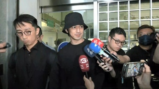 陳柏霖涉閃兵50萬交保！　微笑致謝稱「面對年少時取巧荒謬的選擇」