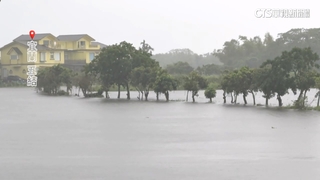 宜蘭五結鄉河水滿溢路面變小河　居民憂淹進家裡
