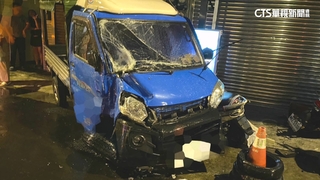 又是酒駕！　貨車橫掃路邊11汽機車　驚險畫面曝