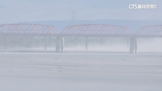 雲林吹11級強風.沿海嚴重揚塵　民嘆：一天掃10幾次地