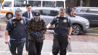 坤達閃兵遭拘提　旁邊「高帥檢察官」爆紅掀網議！