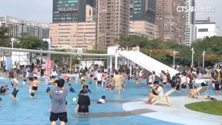 免費！高雄水樂園「連假day1擠爆」大人小孩超嗨