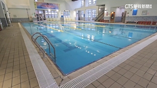 基隆運動中心泳池「發黃」　民眾邊游泳邊聞臭氣炸