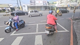 待轉格「一分為二」　民眾喊奇葩　工務處：派員改善