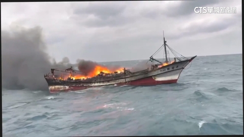 【台語新聞】基隆火燒船!8人跳海逃生 船長兒善意巧救父