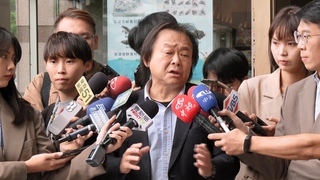 遭周玉蔻酸「醜又髒」　王世堅「一向敬老尊賢」：只評論有格調的人