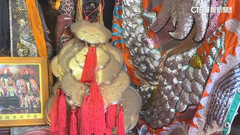 【台語新聞】賊星該敗! 闖宮廟偷5金牌.香油錢 得手140萬仍栽了