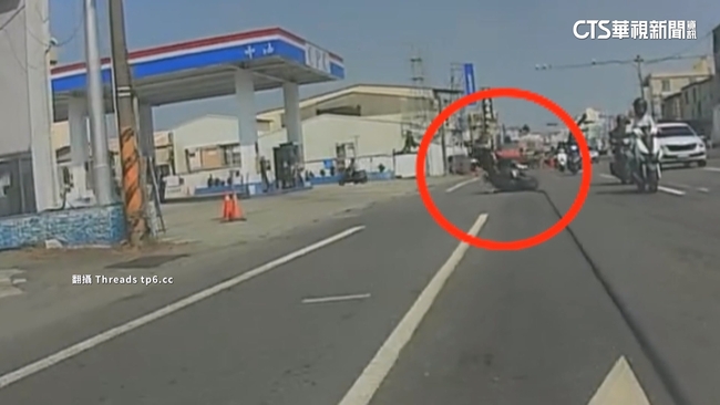 疑交通管制不當！騎士壓管線慘摔　警：最高罰15萬 | 華視新聞