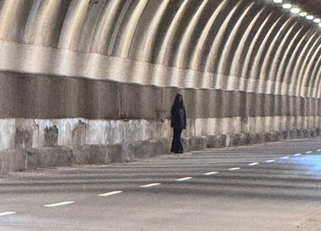 基隆中山隧道驚見「長髮女鬼」　警方調監視器曝真相：為萬聖節拍片 | 華視新聞