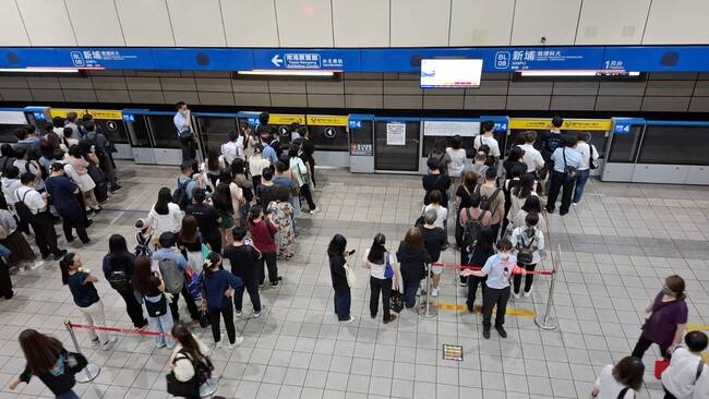 北捷板南線11月平日早尖峰最密班距時段再提前　 板南、淡水信義線假日班距加密 | 華視新聞