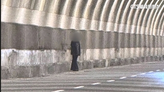 隧道內見黑衣女子！　用路人怒：嚇到騎車摔傷