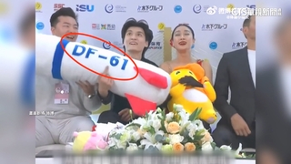 中國選手拿「東風飛彈玩偶」　國際滑冰總會將調查