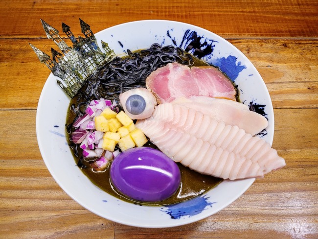 萬聖節來了！吃拉麵有「爆漿眼珠」會噴汁　限量30碗 | 華視新聞