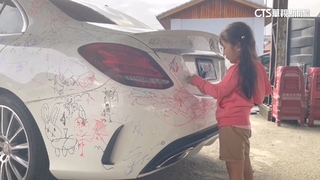 進口名車當畫布「畫免驚」280名額秒殺　小朋友開心塗鴉