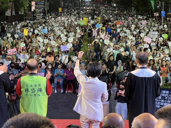 遭四叉貓指民眾黨支持者、國民黨聲援造勢　林岱樺：造勢活動不必檢查黨證 | 華視新聞