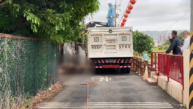 非洲豬瘟「死豬數量兜不攏」　台中豬農父子涉登載不實遭羈押禁見 | 華視新聞