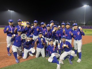 亞洲盃女棒賽奪銀　頂新和德基金會陪追夢