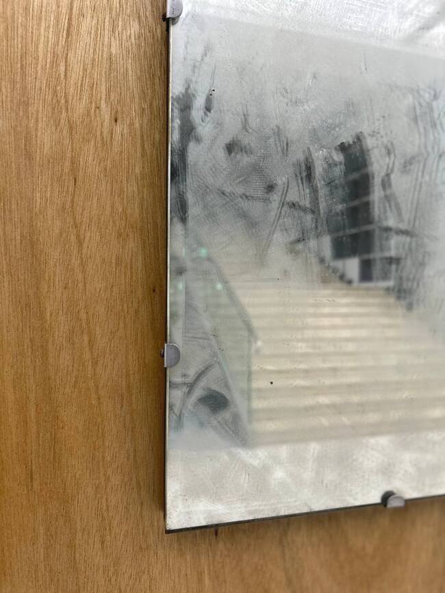 以為藝術品有髒汙！志工拿衛生紙一擦毀了 　基隆文觀局致歉：將改善精進 | 華視新聞