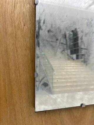 以為藝術品有髒汙！志工拿衛生紙一擦毀了 　基隆文觀局致歉：將改善精進