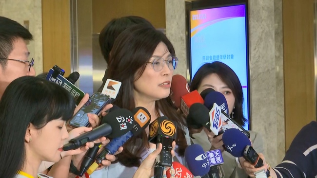 鄭麗文明出席統派團體追思共諜活動　民進黨批「敵我錯置」：接受中共史觀？ | 華視新聞