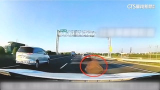 國道貨車飛出「雞籠」擊中轎車　公路警比對影像追人