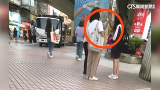 直擊捷運站外幫「祈福」！　網友PO影片引發熱議