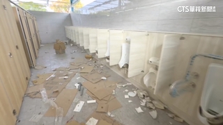 茄萣公園「施工公廁」遭嚴重破壞　洗手台.便斗碎滿地