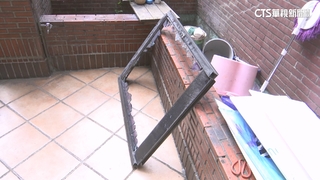 嚇！　北市東區6樓窗戶「從天而降」　騎士驚逃