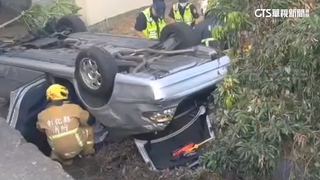 車載4孫疑嬉戲害分心　翁撞路邊車後墜荔枝園5傷