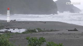 鳳凰颱風來襲！　宜蘭風雨強內埤沙灘浪高近4米