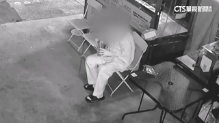 邊偷邊嗑蛋捲...貪吃賊多次光顧　闆娘氣：排超久才買到