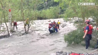 宜蘭白米河暴漲民宅遭淹　消防冒險涉水助民眾脫困