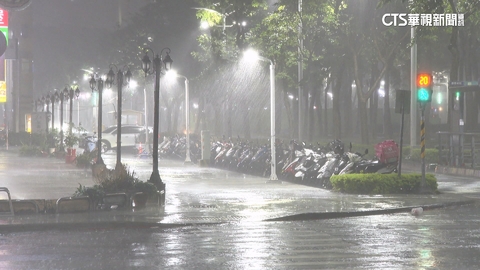 【台語新聞】「鳳凰」過境雷電狂轟！民眾：如炸彈　氣象站：旺盛對流