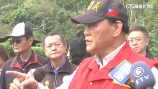 「那個男人」回來了！季連成抵明利村視察災後復原