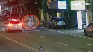 穿越巷口挨罰　女批警「自行想像.推論」違規舉發