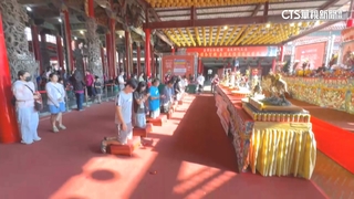 台南天選之「童」！　狂擲12聖筊抱走168888元獎金