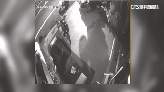 尋仇找錯人？騎士撞進機車行又砸店　業者：不認識