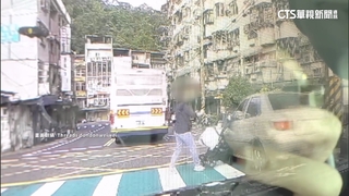 婦推嬰兒車過馬路遭撞！　直行車未禮讓還肇逃