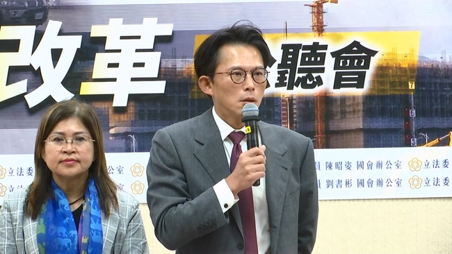 鄭麗文兩岸路線走「一中憲法」　黃國昌喊「兩岸多溝通」：降低擦槍走火風險 | 華視新聞